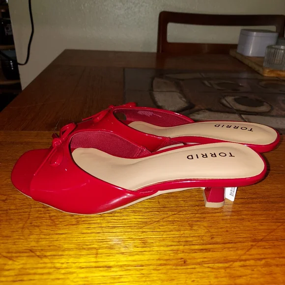 Torrid Red Kitten Heel Sandals 7.5 Nwt Sexy Summer Feminine Outside - Picture 2 of 5
